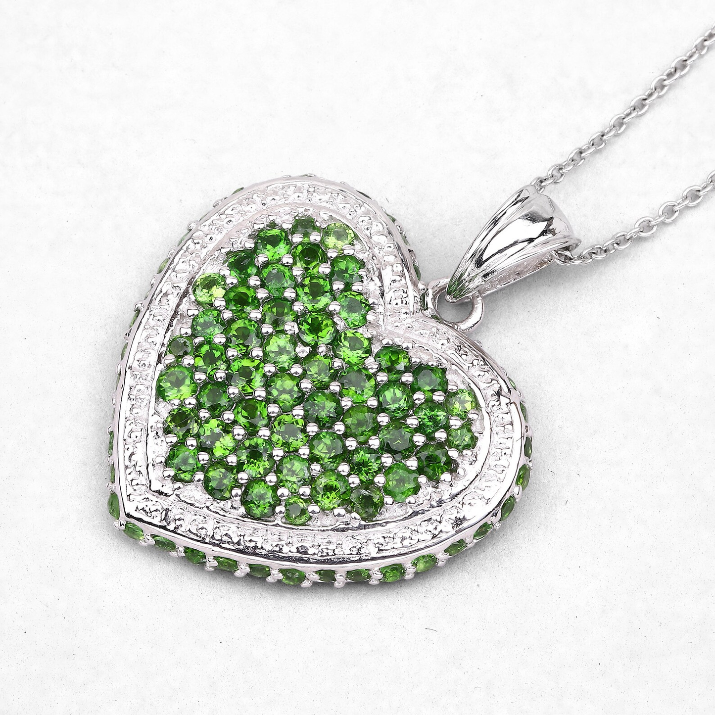Chrome Diopside Heart Shaped Pendant in.925 Sterling Silver