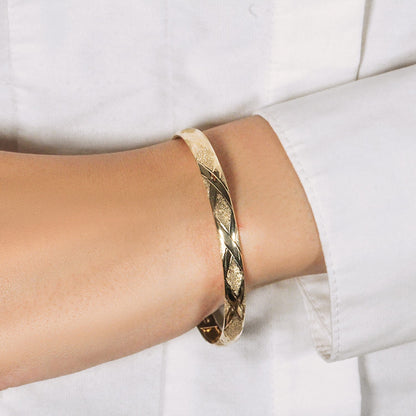 10k Yellow Gold Slender Diamond Pattern Textured Bangle (6.00 mm) 