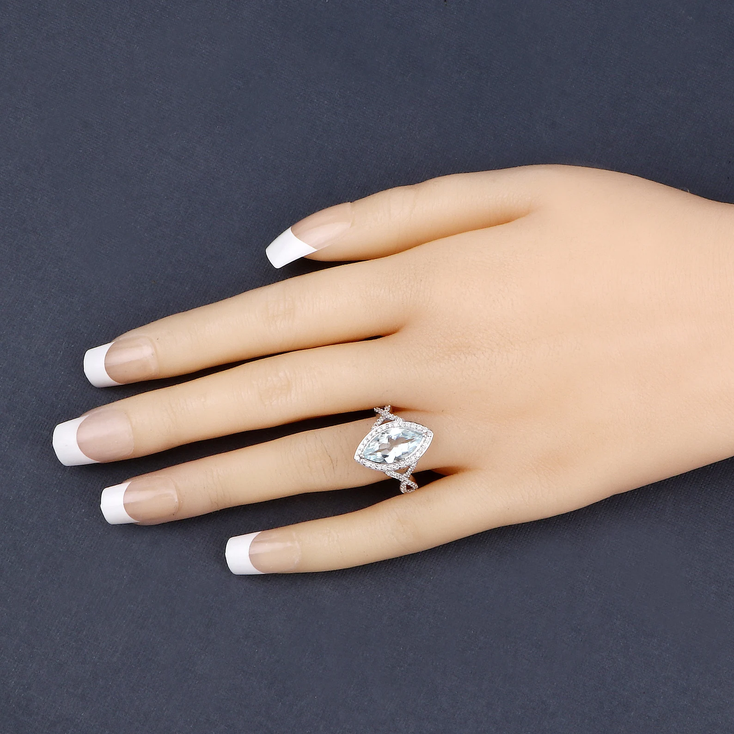 Ring in White Gold with Aquamarine and White Diamond 